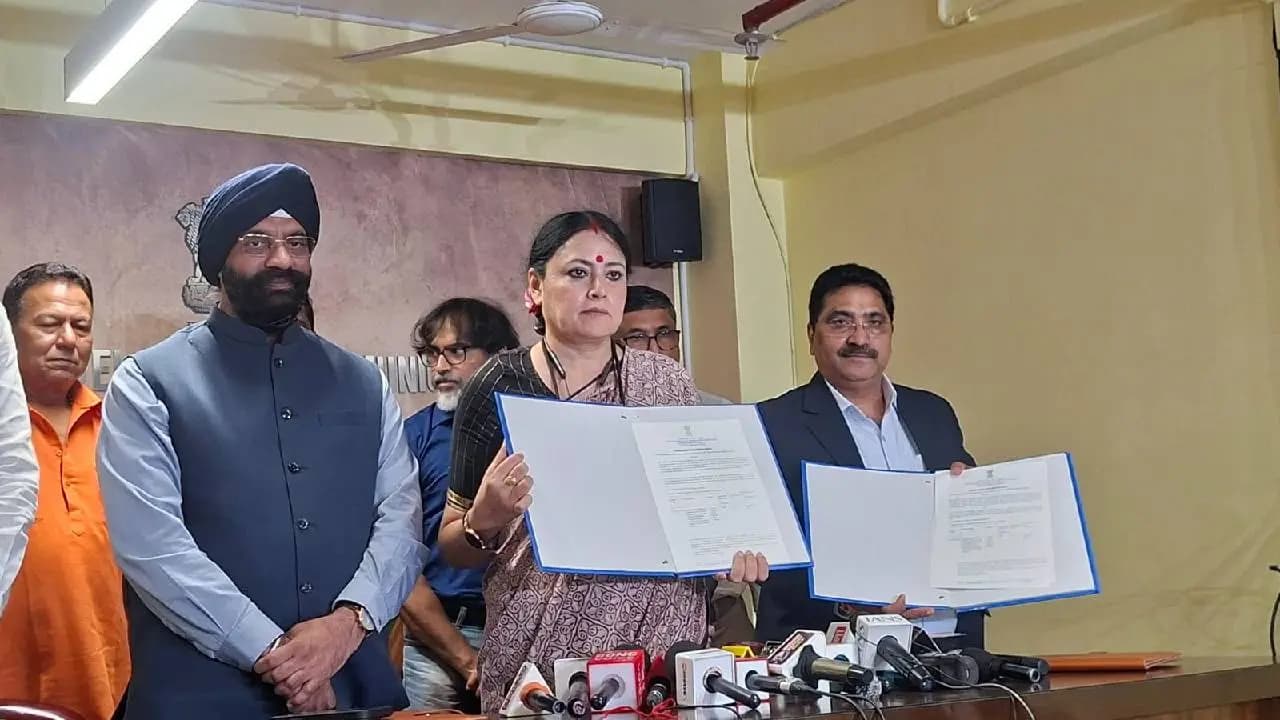 Kolkata to Get a New Look: No More Parking on Markets and Footpaths Minister Agnimitra Paul Announces Dedicated Parking Lots