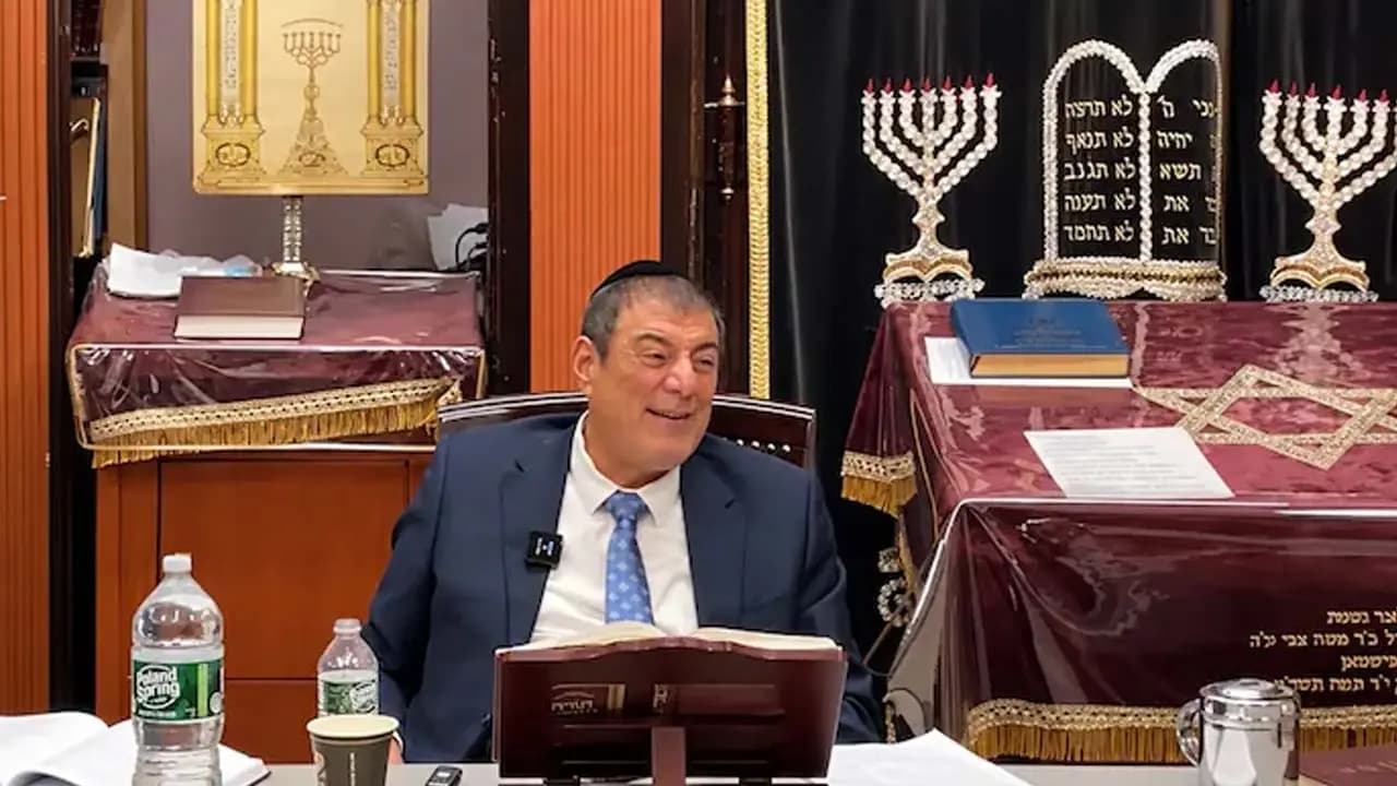 Insult To Hindus: Jewish religious leader mocks Hindus cow worship
