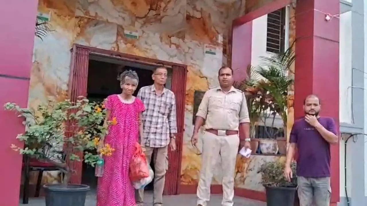 Panduah Police reunite missing 65 year old woman with family after five days in hooghly