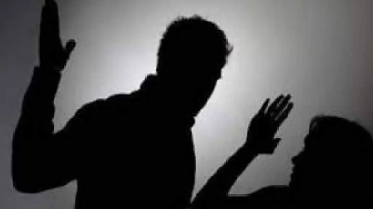 This bollywood actor slapped co actress on shooting floor