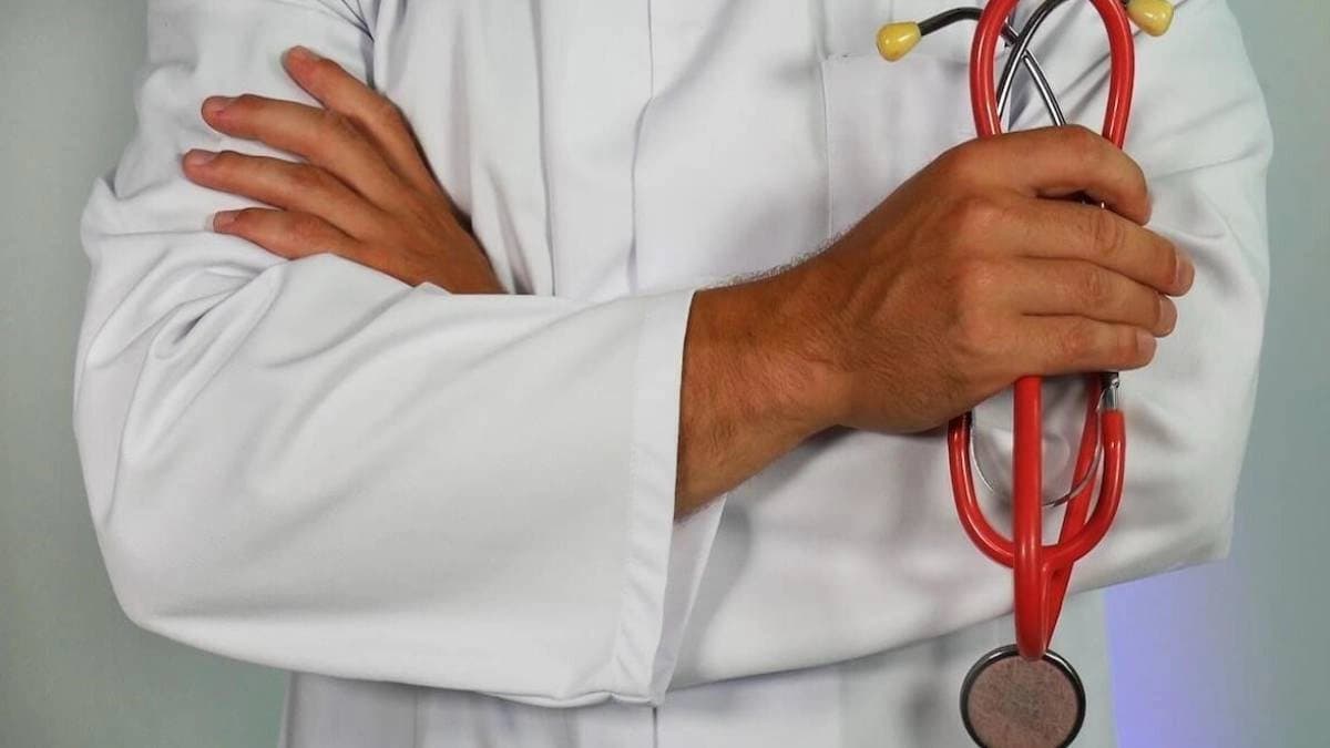 UK doctor jailed for molesting nurse