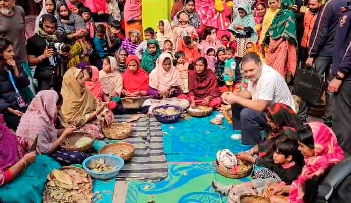 Rahul Gandhi came to Murshidabad in Suti Bidi Mohalla