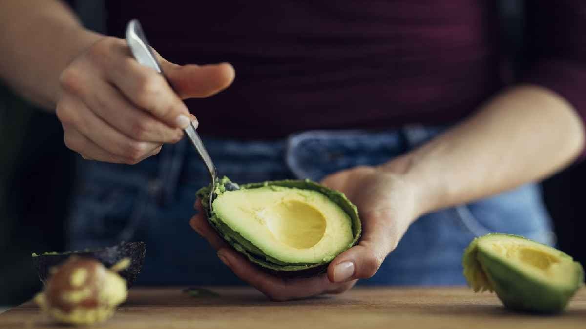 Health benefits of Avocado prevents Heart Attack and constipation