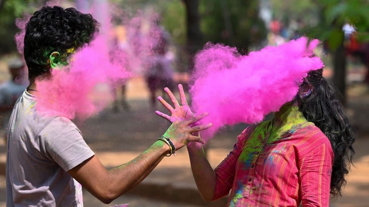 This Holi make your own colours at home