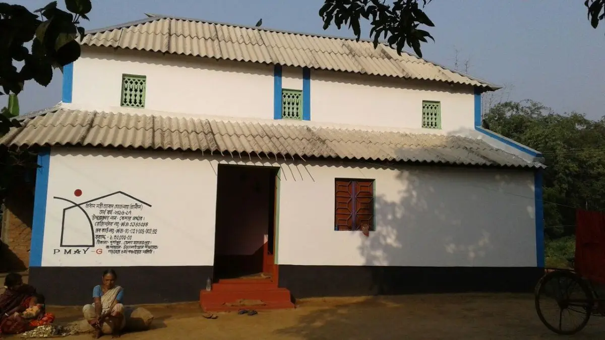 Controversy over Banglar Awas Yojana list in Jalpaiguri gnr