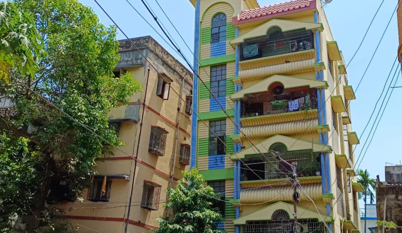 KMC to break a dangerous building in Kolkata