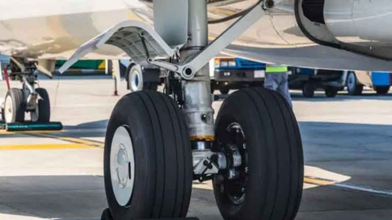 Man survives flight from Algeria to Paris hidden in plane’s landing gear