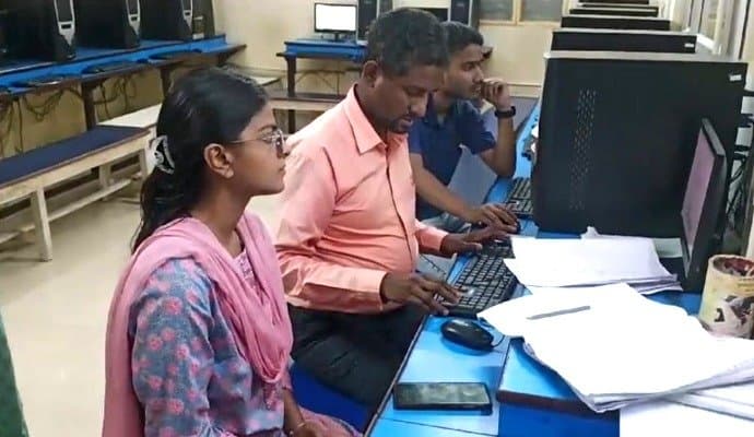 Youngest MLA Madhuparna Thakur Leaves Assembly to Give Computer Exam in Habra_gnr