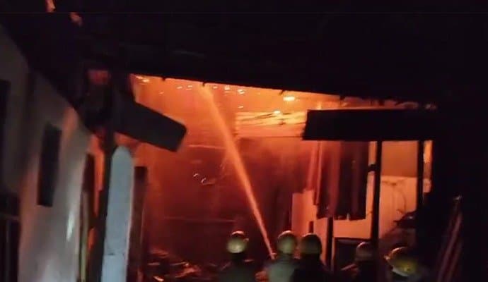 Kolkata massive fire breaks out in Kankurgachi gnr