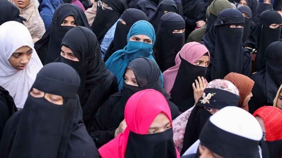 congress step on hijab