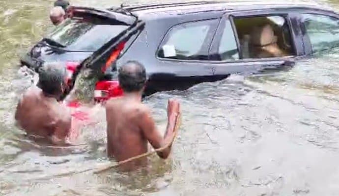 Tourists drive into stream in Kerala while following Google Maps