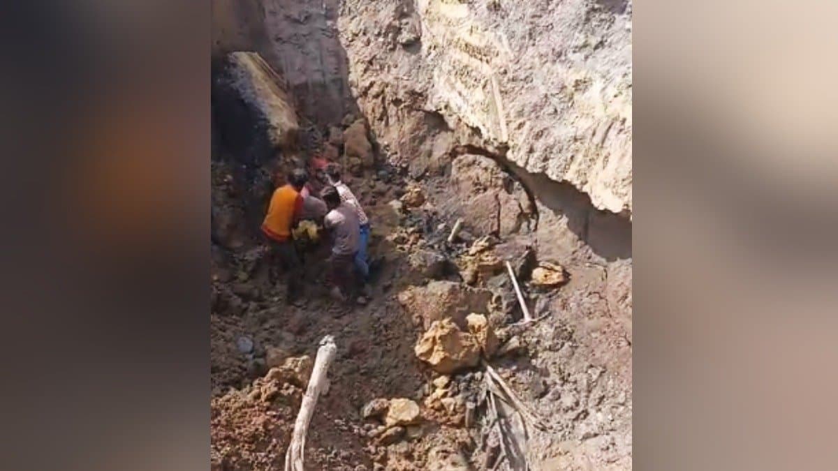 Soil subsidence in asansol left four workers in danger gnr