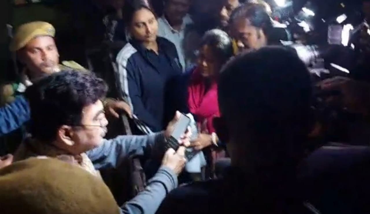 slst job aspirants meet justice avijit ganguly