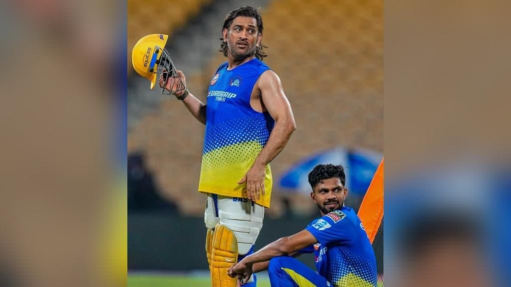 How MS Dhoni broke the captaincy news today to teammates?