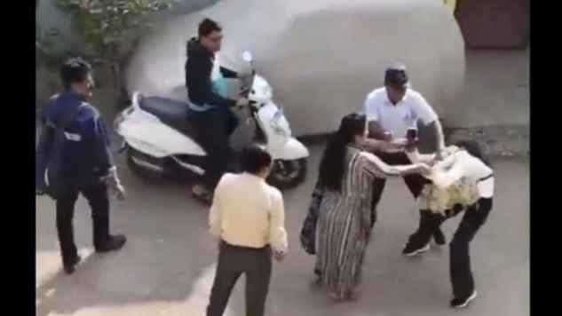 Couple brutally beats girl in public view gnr