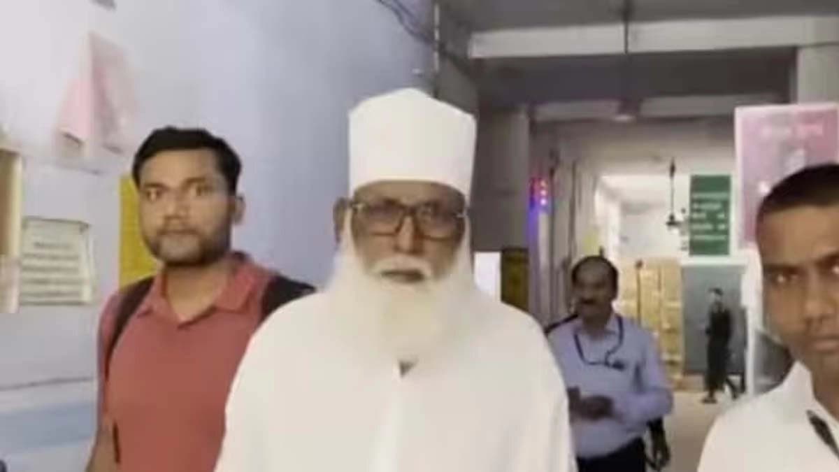 Chhangur Baba presented himself as RSS body member used modi pic on letterhead