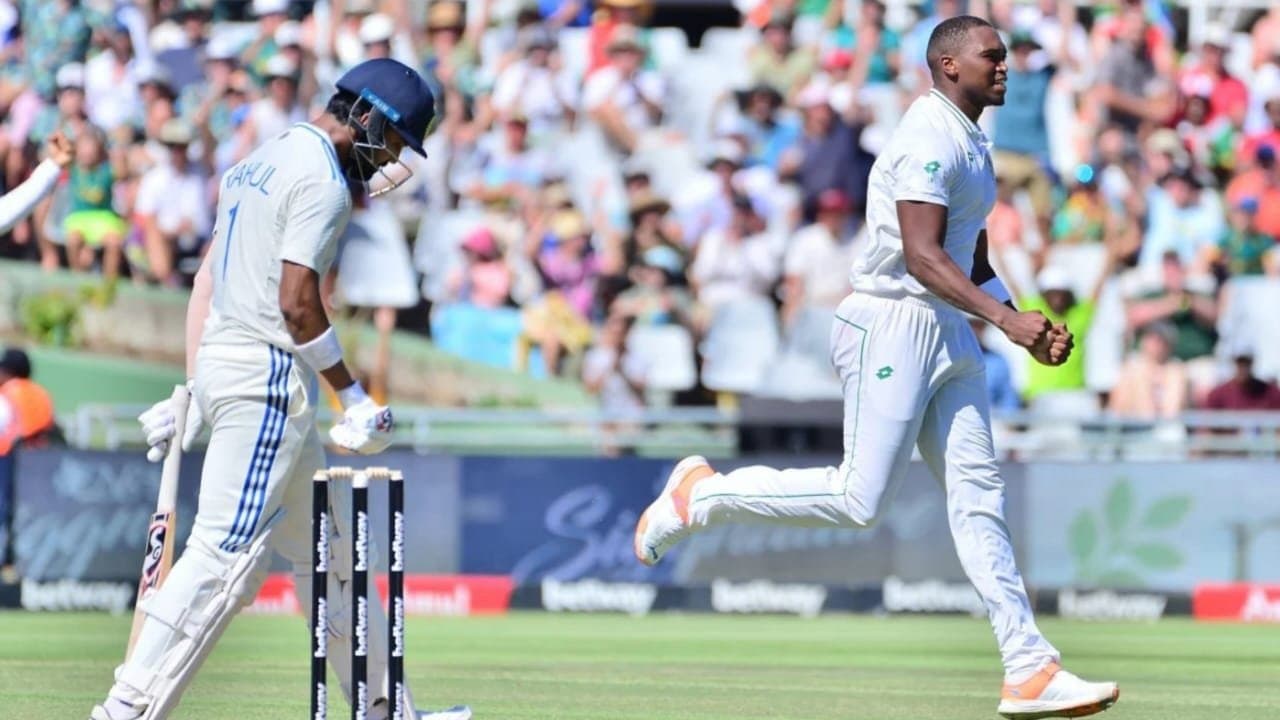 India loses 6 wickets in zero run, bowlers keep India in the hunt