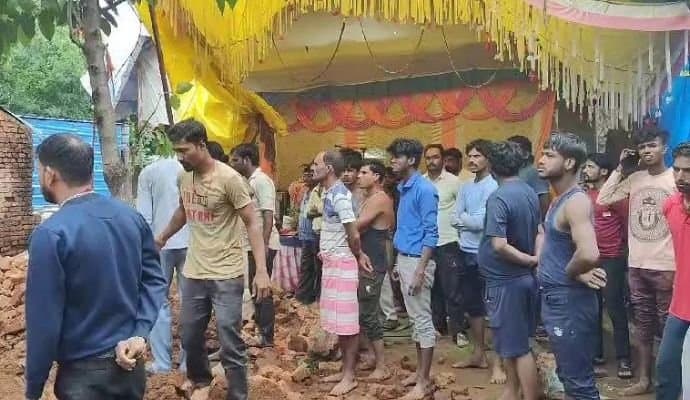8 children Killed After Madhya Pradesh Temple Wall Collapses gnr