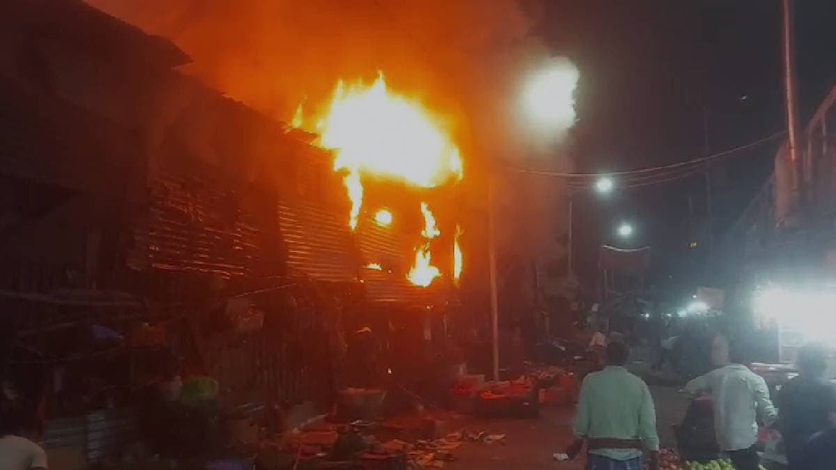 fire near prachi cinema hall in sealdah area