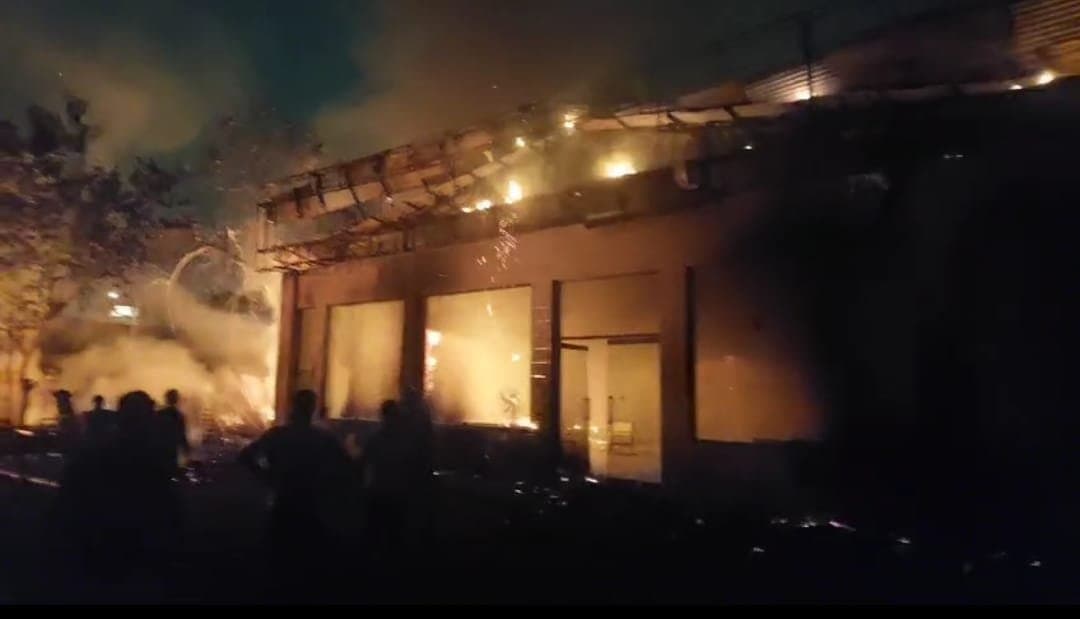 Fire breaks out in a marriage hall in howrah_gnr