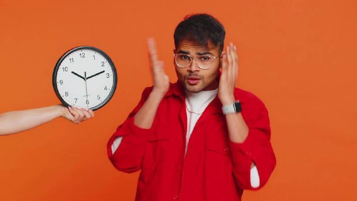 A person who is always late could be a Tidsoptimist