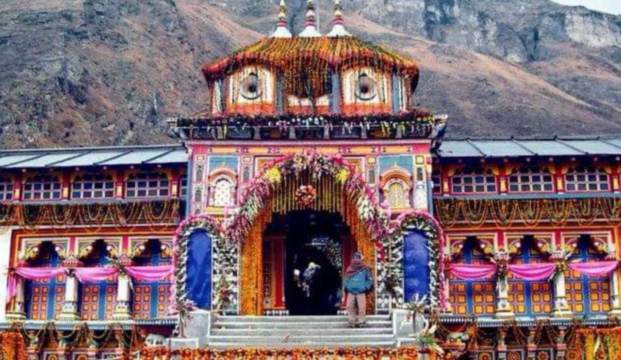 Badrinath Dham decked up with 15 quintals of marigold before portals close for winter today