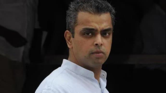 Milind Deora resigns from Congress