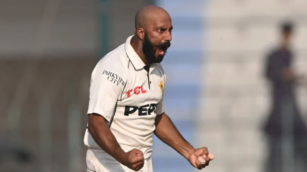 Sajid Khan strikes, England in trouble spt