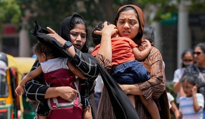 Weather-related discomfort intensifies as cyclone Remal weakens in south Bengal