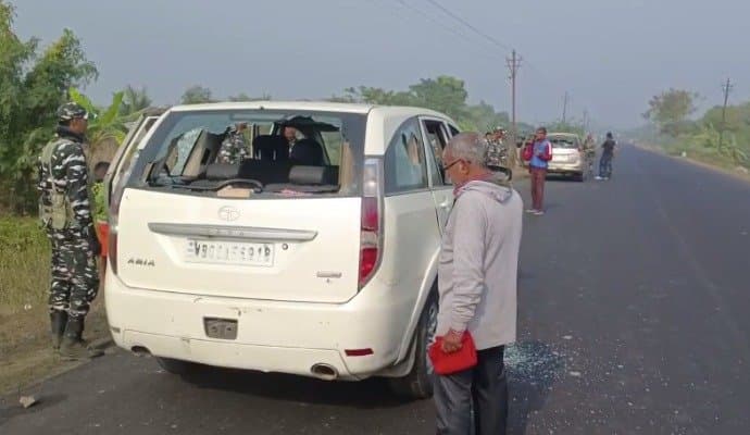 local people shows agitation after ed reaches to raid tmc leader house