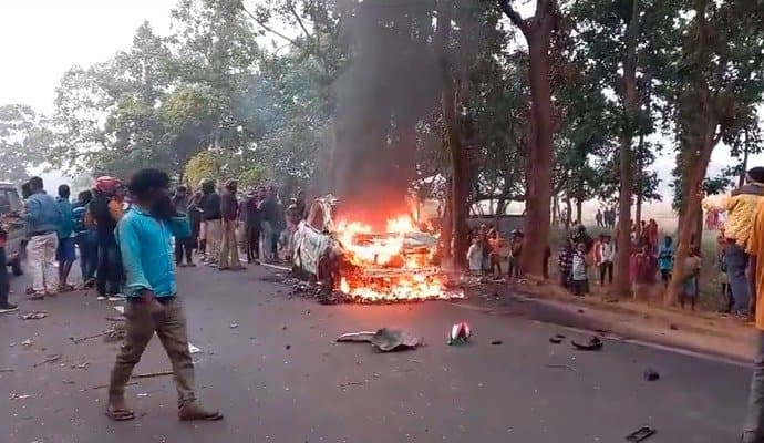 bus, private car accident, 2 died