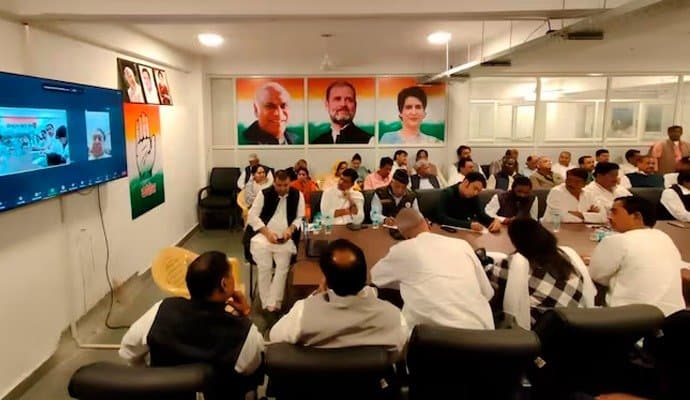 Kamal Nath joins meeting for Rahul Gandhi's yatra