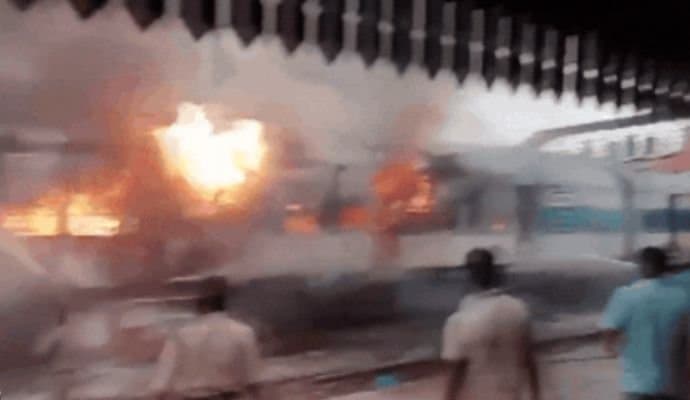massive fire broke out in Patna-Jhajha EMU train