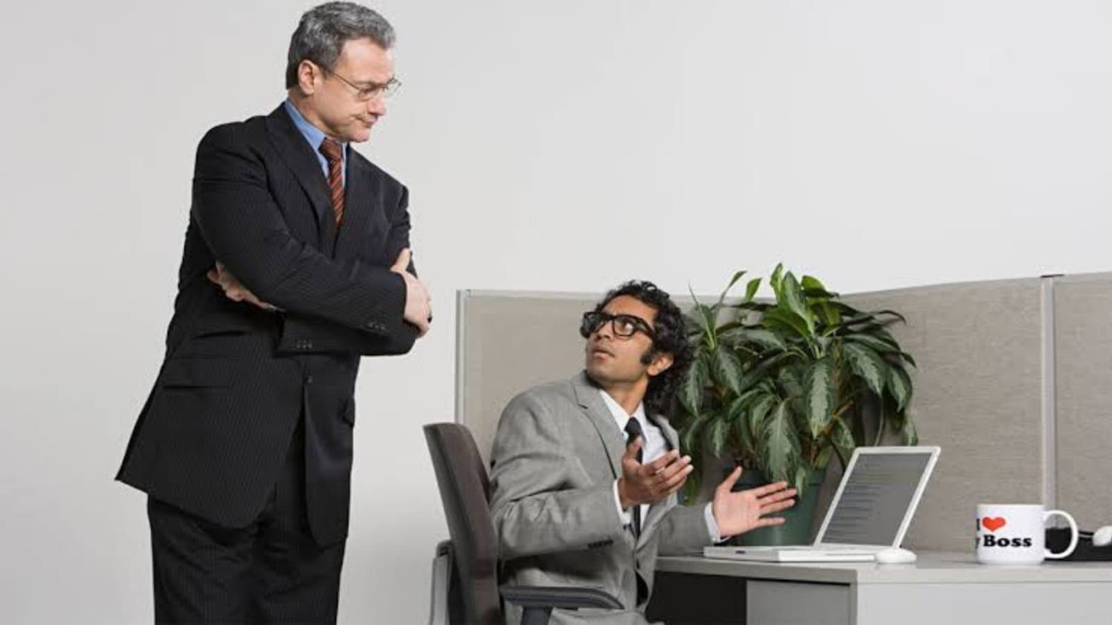 Us Company sends manager to scolds manager for employees_gnr