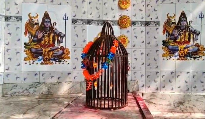 Idol stolen from temple in murshidabad