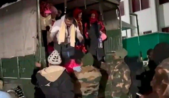Army Rescues Over 800 Stranded Tourists In Sikkim