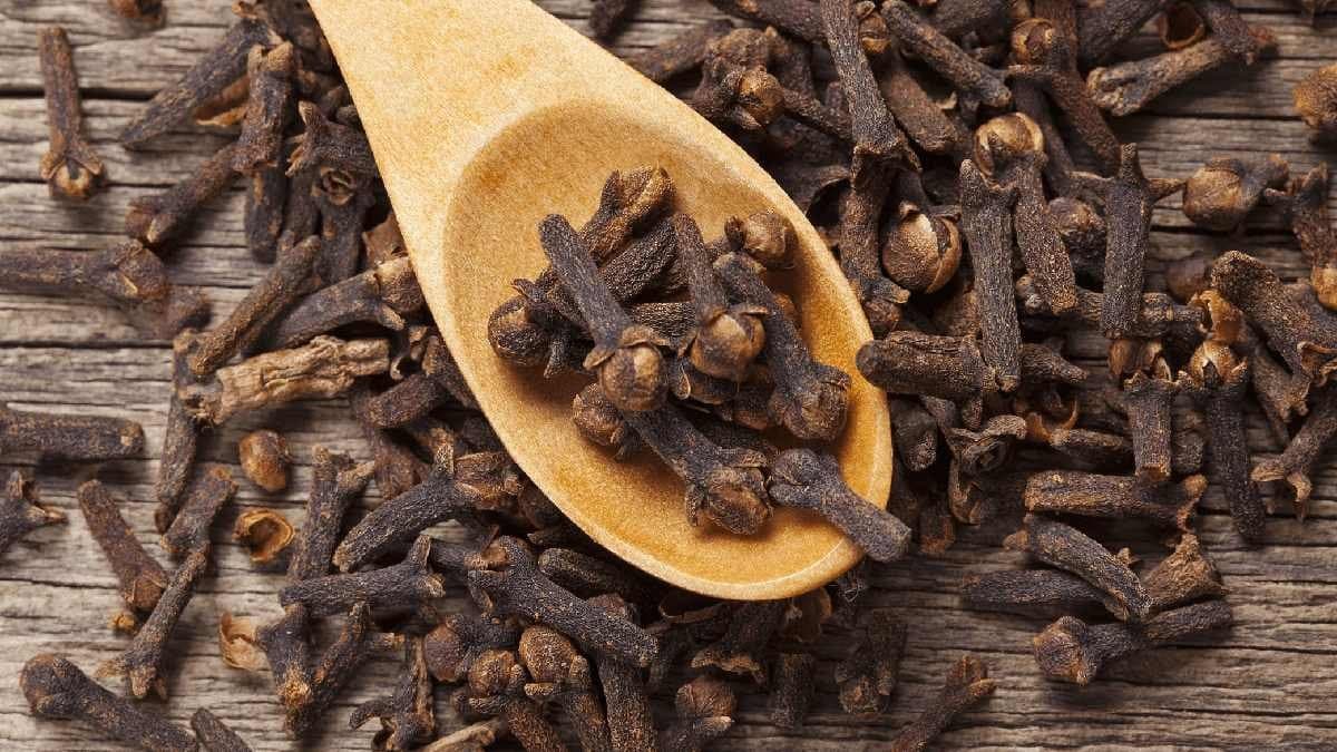 Three health benefits of chewing cloves daily