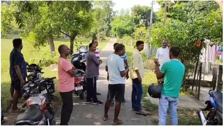 Asansol criminals robbery at railway housing gnr