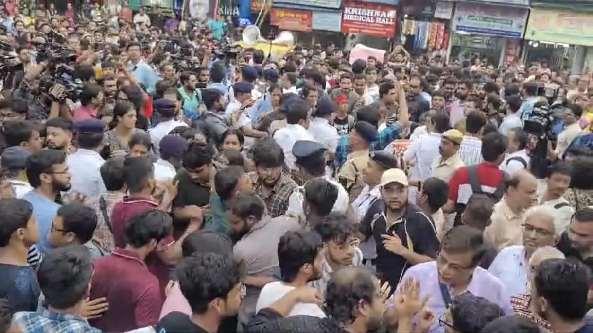 RG Kar Medical College clash between protesters and police gnr