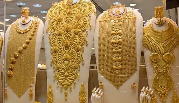 কেন্দ্রীয় অর্থমন্ত্রী নির্মলা সীতারমনের বাজেটে সোনার দামের উপর কাস্টমস ডিউটি অনেকটাই কমেছে। ফলে একধাক্কায় নেমেছে সোনার দাম