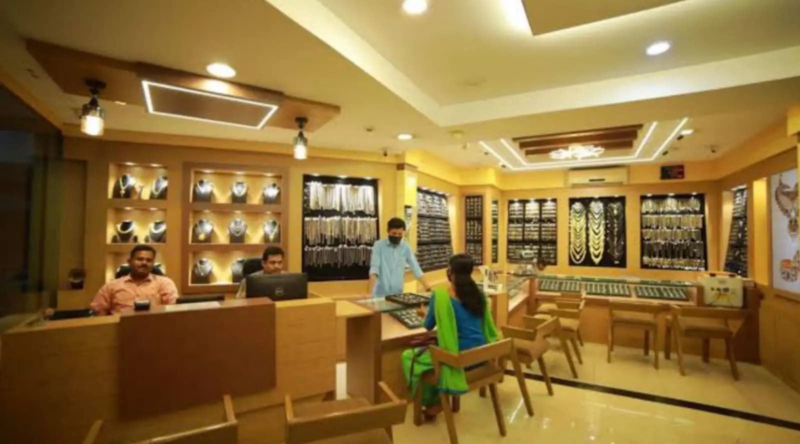 robbery at nadia gold shop