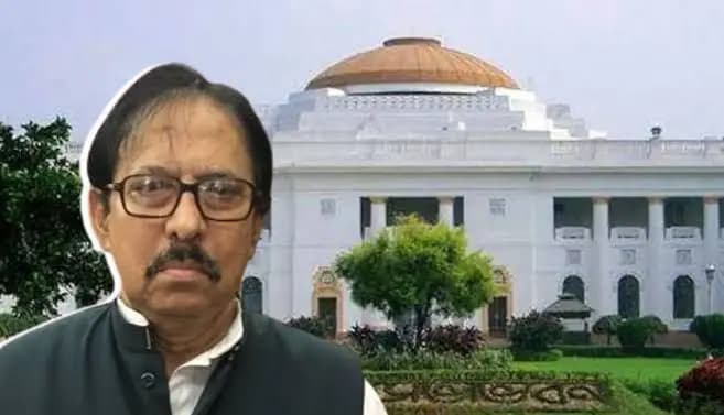 নতুন চার বিধায়কের শপথ জট এড়ানোর জন্য তৈরি বিধানসভা। রাজভবনের তিন প্রশ্নের জবাবে চিঠি দিলেন স্পিকার বিমান ব্যানার্জি। সায়ন্তিকা ব্যানার্জি এবং রেয়াত হোসেনের শপথ কীভাবে হয়েছিল তা বলা হয়েছে চিঠিতে