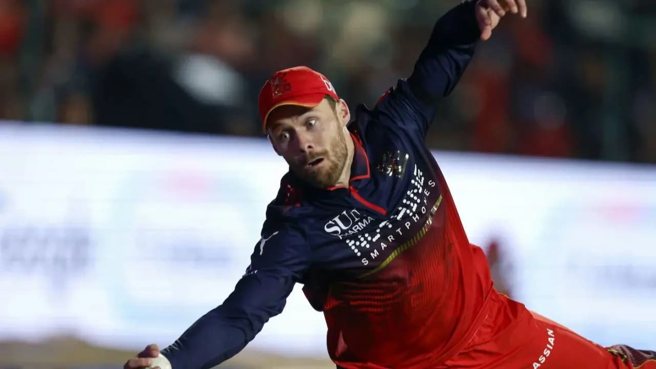 IPL 2026:Phil Salt took a sensational catch at deep backward point to dismiss Ishan Kishan