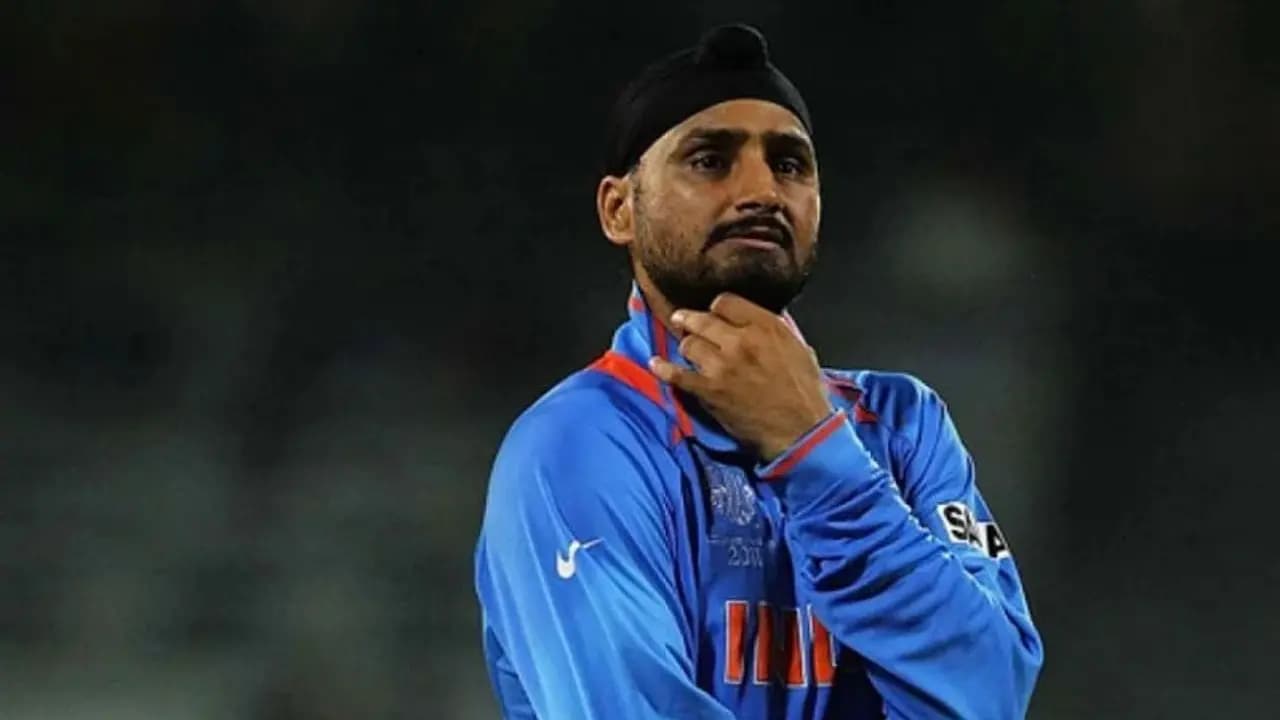IPL 2026:Former cricketer Harbhajan Singhs reply to three clowns goes viral