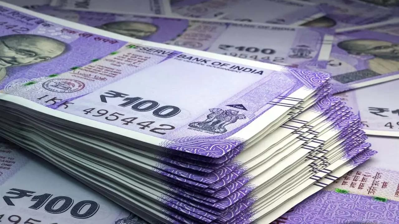 Investing Rs 5000 over five Years Which Will Yield Higher Returns FD or SIP