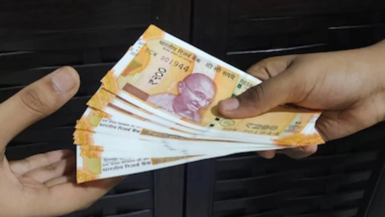 Rupee Hits All-Time-Low Breaches 95-Level Against US Dollar