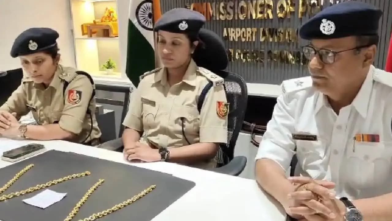 Two Arrested with Rupees one Crore Gold During Bidhannagar Police Raid