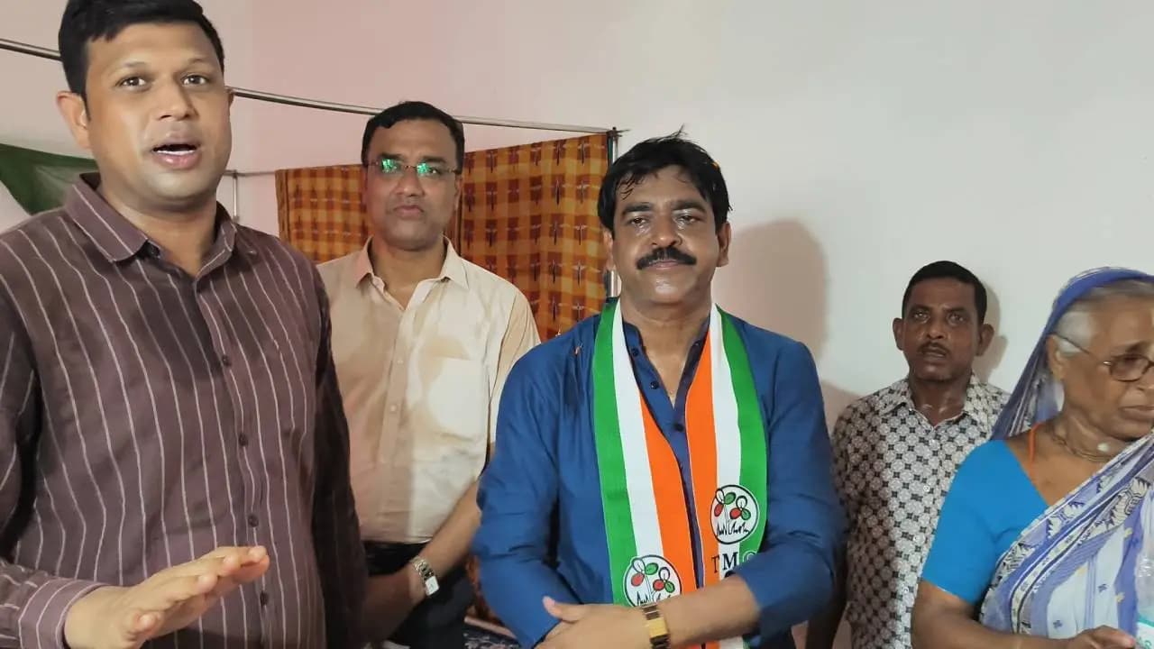 Mystery shrouds in Bhangar when TMC candidate Saokat Mollah had been to rival BJP candidate