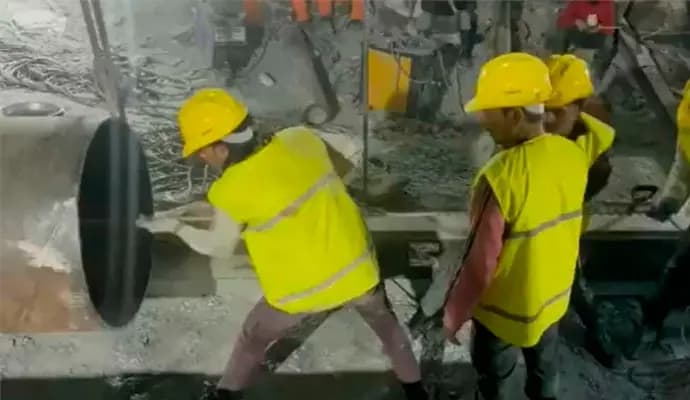 Rat-Hole Miners Metres Away From Trapped Tunnel Workers