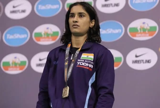 Vinesh phogat wins gold in wrestling grand pix